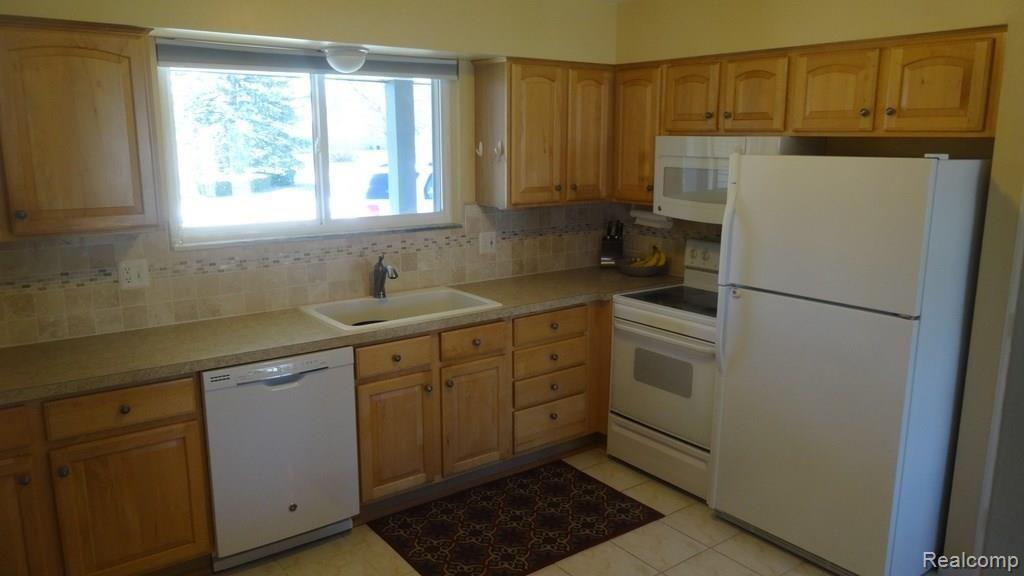 25228 Branchaster Road Farmington Hills, MI 48336 - Photo 7 of 24