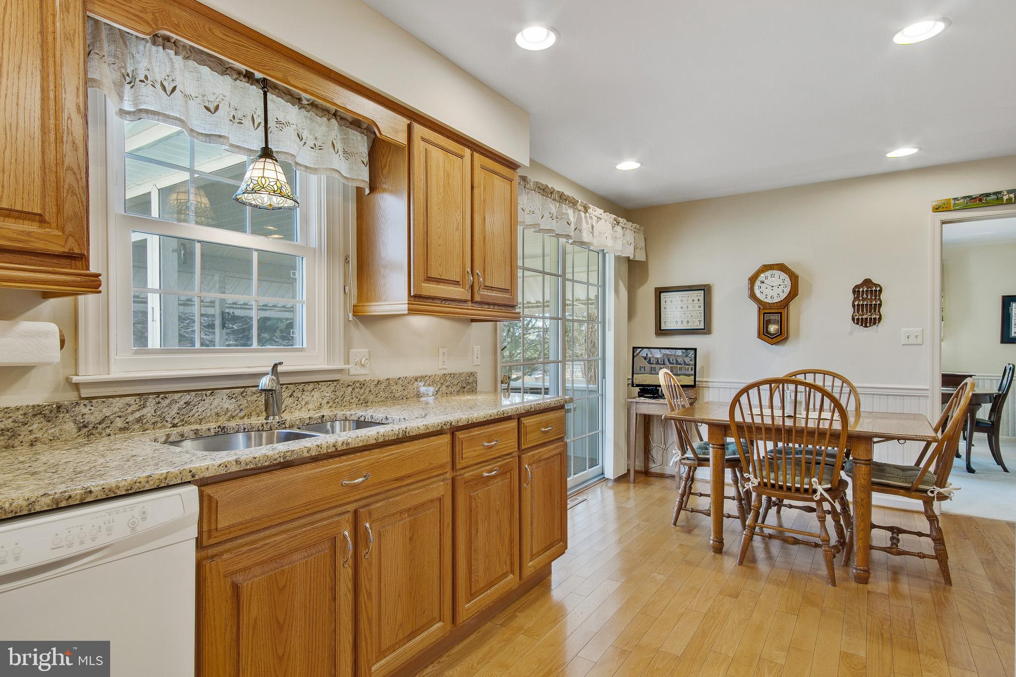 24 Middlecroft Road, Unit FAIR Elkton, MD 21921 - Photo 5 of 24 Large eat in Kitchen