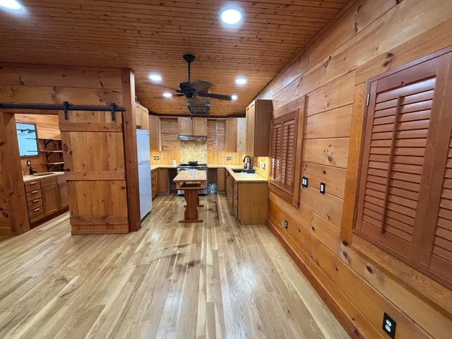 $699,900 | 3128 Browns Trace Road, South Pittsburg, TN 37380