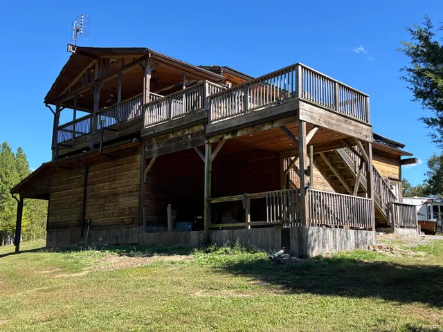 $699,900 | 3128 Browns Trace Road, South Pittsburg, TN 37380