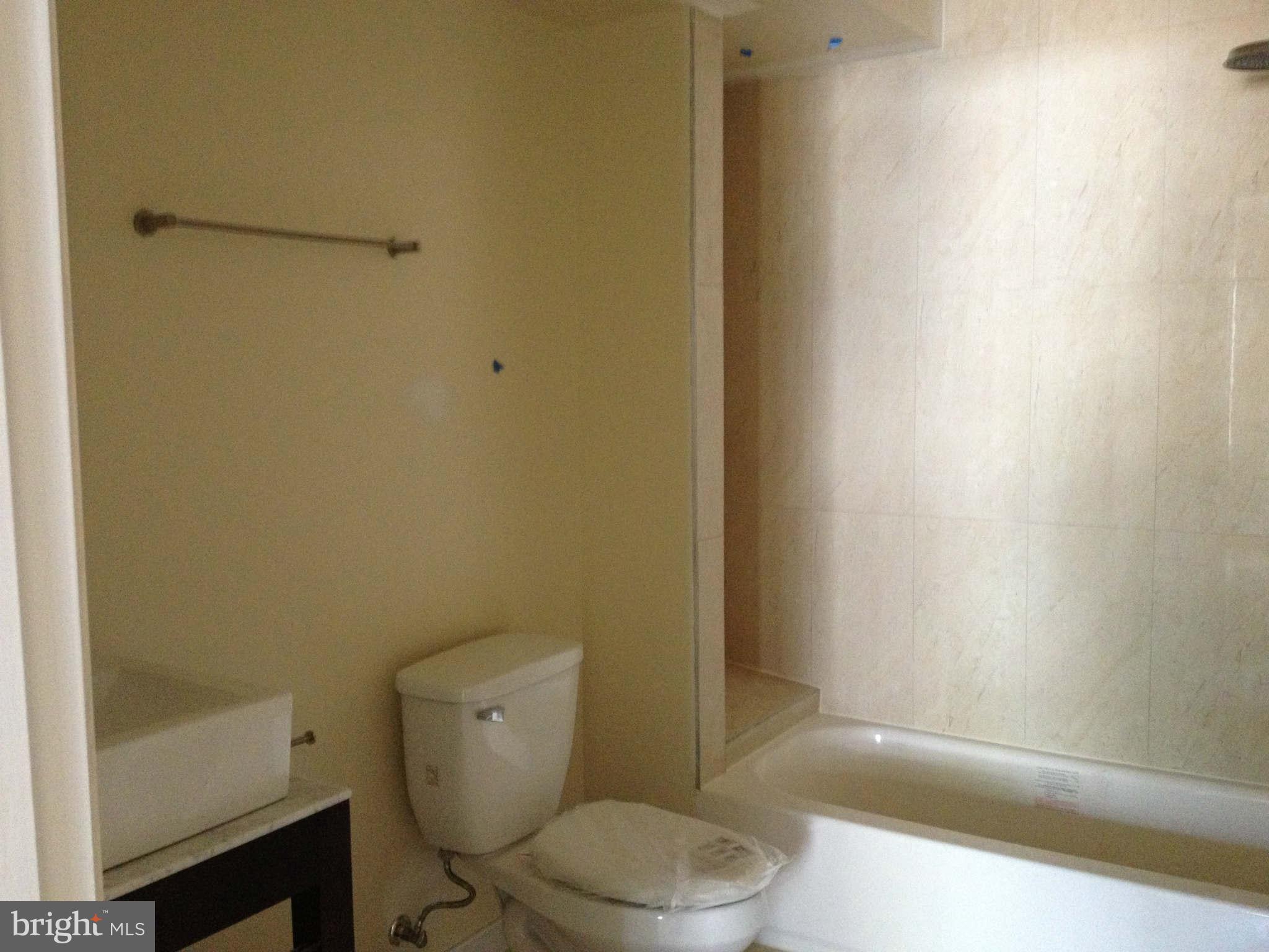 4413 Sheriff Road Northeast Washington, DC 20019 - Photo 7 of 8 Bath