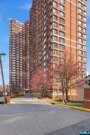 $420,000 | 100 Old Palisade Road, Unit 2313, Fort Lee, NJ 07024