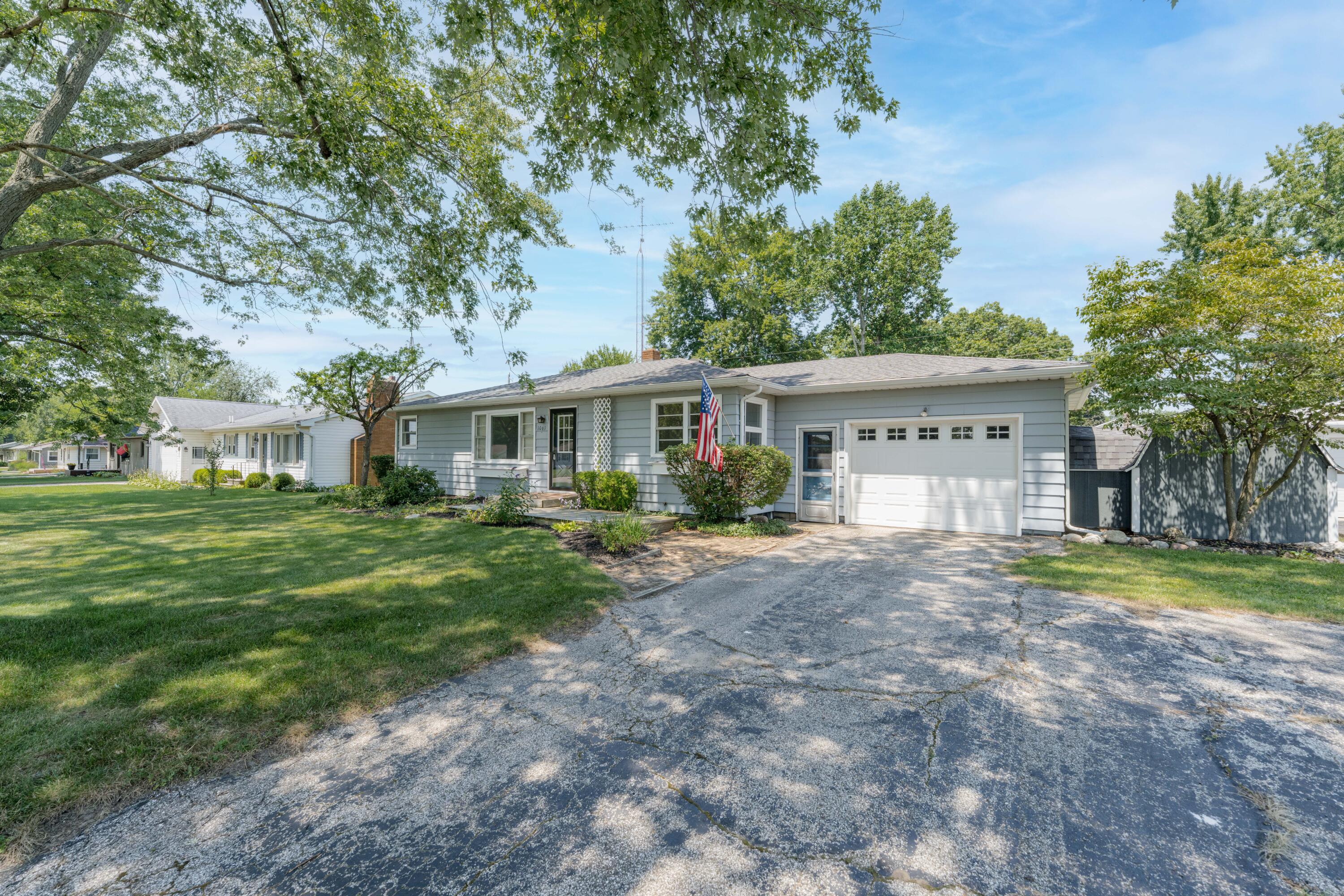 1061 Wedgewood Road St. Joseph, MI 49085 - Photo 3 of 37 Front of Home