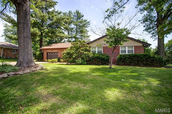 $185,900 | 4809 Dadrian Drive, Godfrey, IL 62035