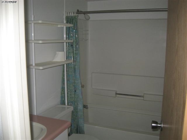 2219 South Kihei Road, Unit B316 Kihei, HI 96753 - Photo 4 of 5 a bathroom with a shower