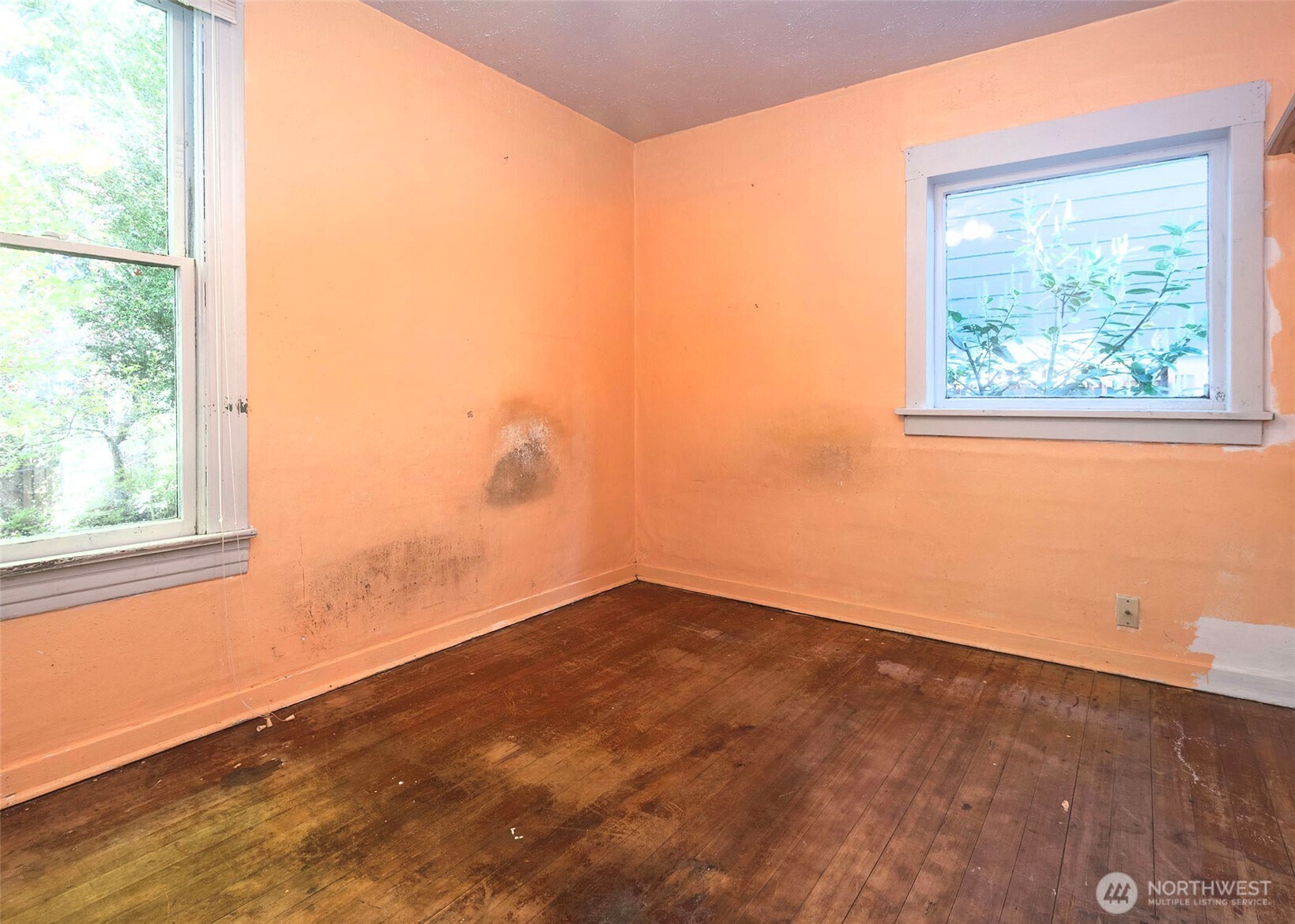 2214 North 60th Street Seattle, WA 98103 - Photo 13 of 22 an empty room with a window