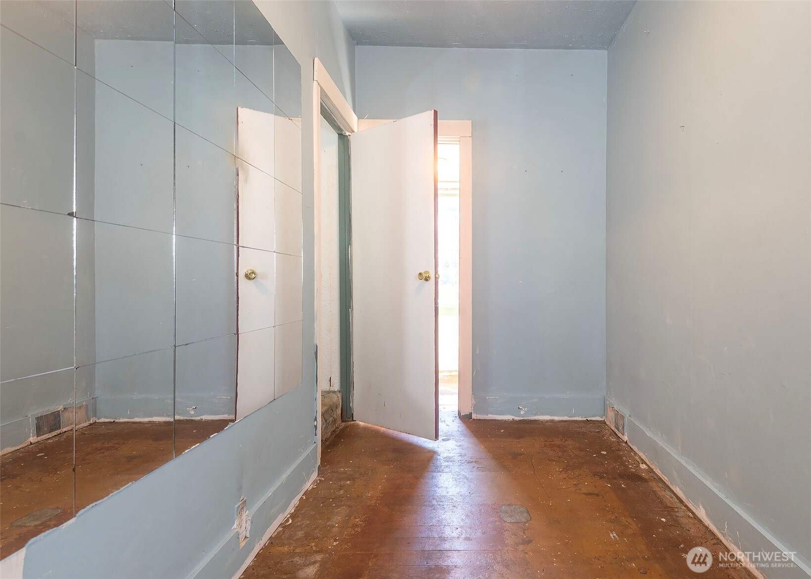 2214 North 60th Street Seattle, WA 98103 - Photo 16 of 22 a bathroom with a tub and shower