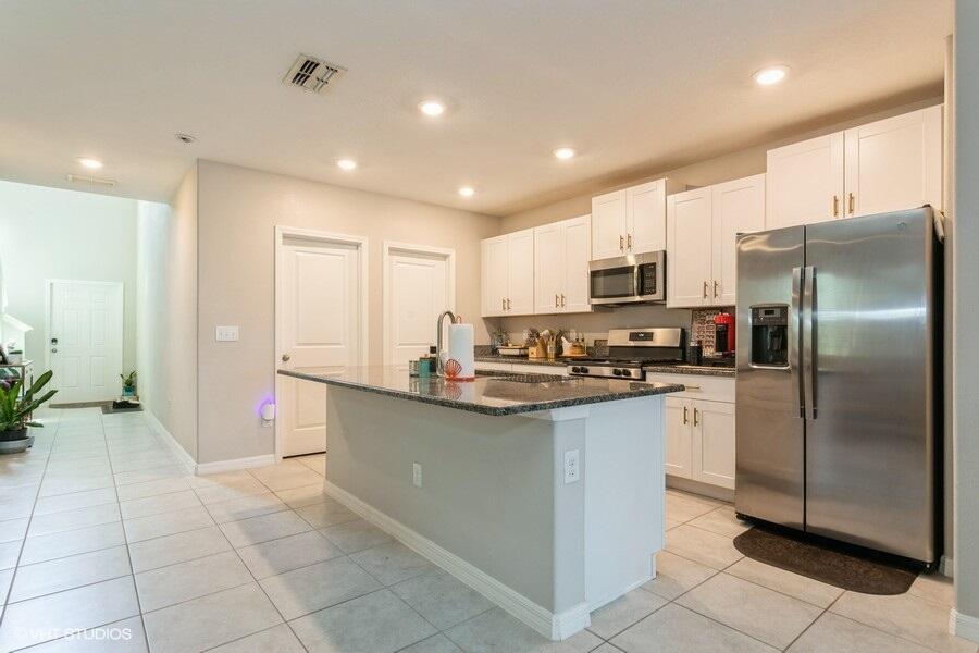 5126 Dandelion Street Apollo Beach, FL 33572 - Photo 18 of 52 Open Concept Kitchen w/Island