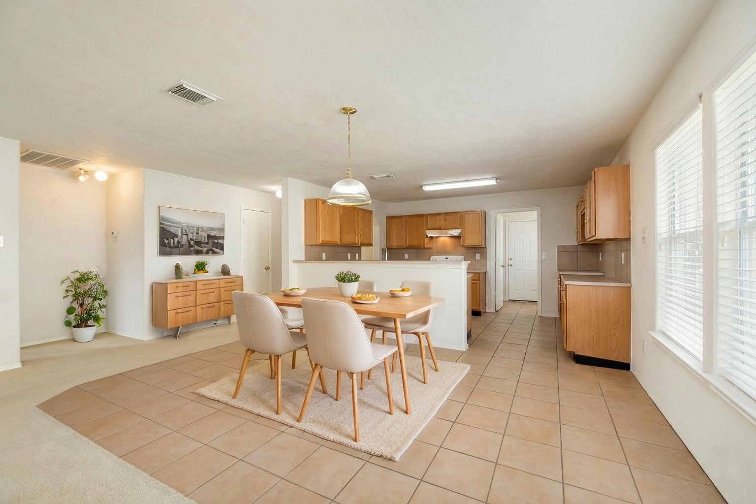 9339 Canady Park Lane Houston, TX 77075 - Photo 15 of 44 Large breakfast area with breakfast bar. (Virtually Staged)