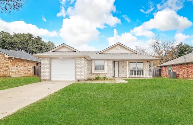 $1,550 | 606 McAnear Street, Cleburne, TX 76033