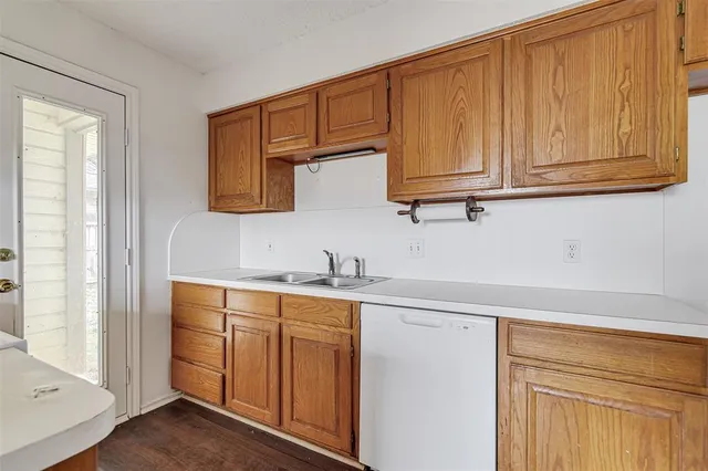 $1,550 | 606 McAnear Street, Cleburne, TX 76033