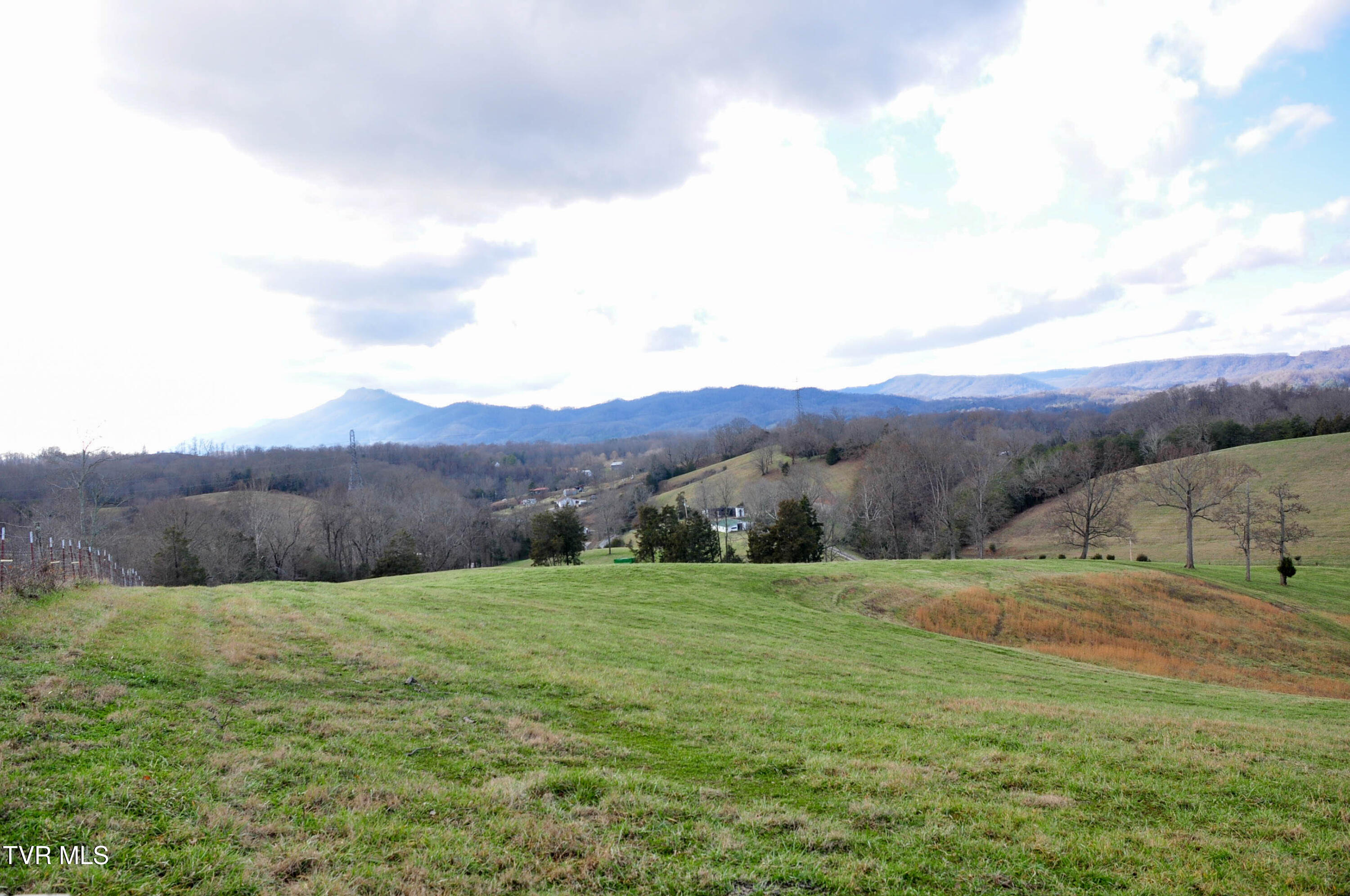 760 Church Road Fall Branch, TN 37656 - Photo 4 of 49 DSC_5667