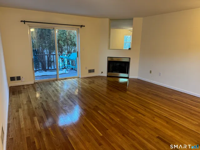 $3,400 | 53 Seaside Avenue, Unit 14, Stamford, CT 06902