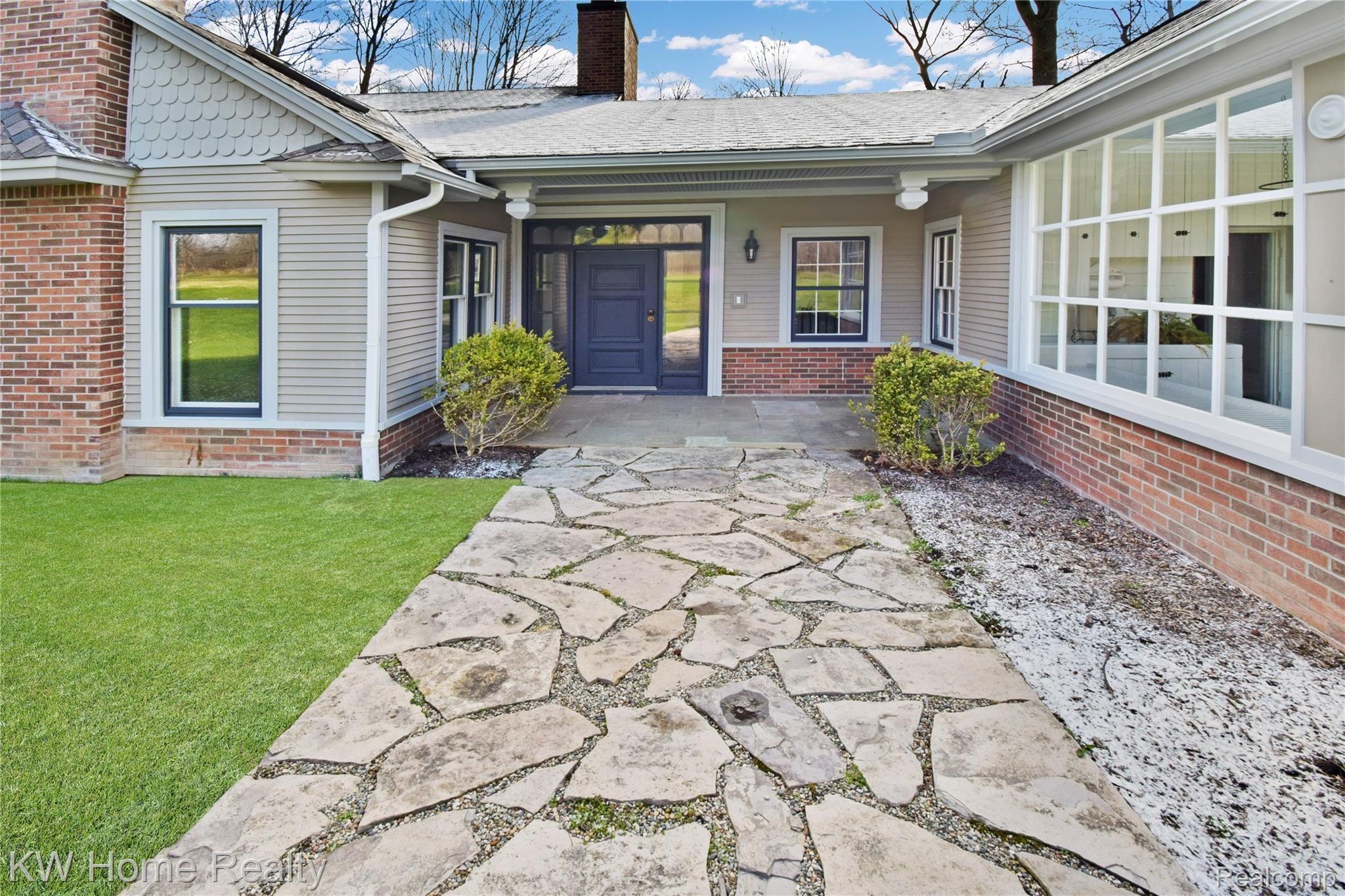 34536 Quaker Valley Road Farmington, MI 48331 - Photo 42 of 55 Entry.jpg
