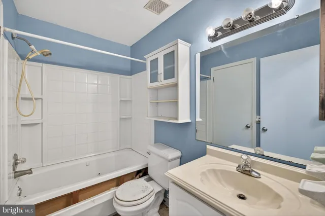 a view of backyard with tree