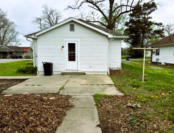 604 Bush Avenue Hurst, IL 62949 - Photo 5 of 26