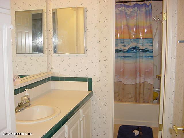 2000 Blue Knoll Road Middleburg, FL 32068 - Photo 8 of 12 Guest Bath
