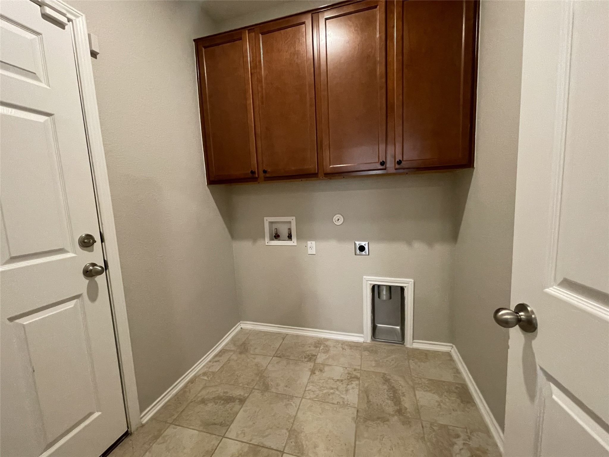 2471 Sunrise Road, Unit 62 Round Rock, TX 78664 - Photo 11 of 28 Laundry room with gas dryer hookup, hookup for a washing machine, hookup for an electric dryer, and cabinet space