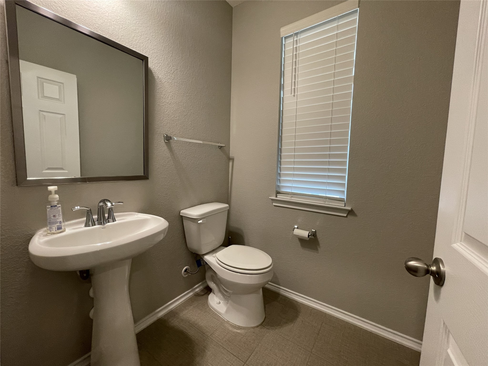 2471 Sunrise Road, Unit 62 Round Rock, TX 78664 - Photo 5 of 28 Half bathroom featuring a textured wall and baseboards