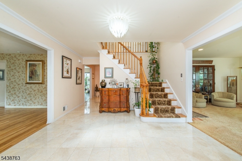 9 Puddingstone Way Florham Park, NJ 07932 - Photo 4 of 42