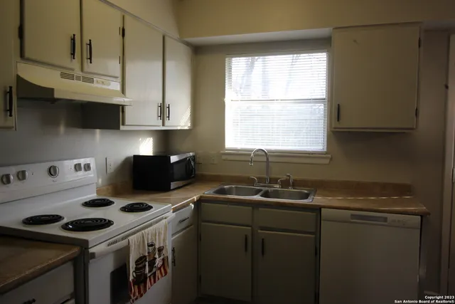 $1,245 | 536 Southtrail Drive, San Antonio, TX 78216