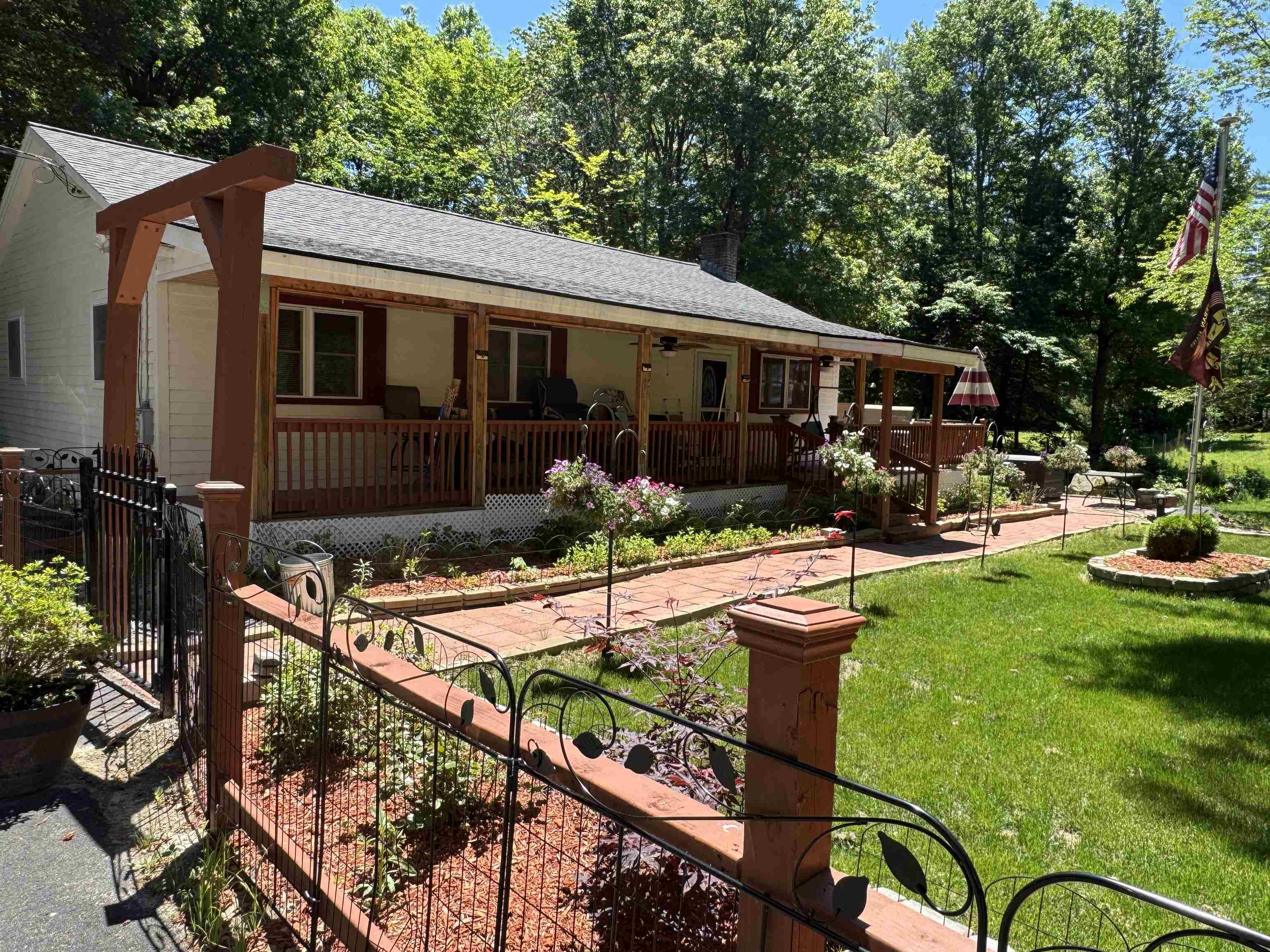 14 Elm St Extension Ossipee, NH 03864 - Photo 1 of 9
