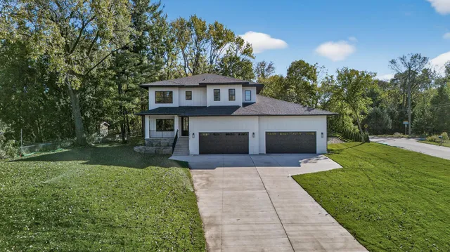 $1,595,000 | 14329 Prince Place, Minnetonka, MN 55345