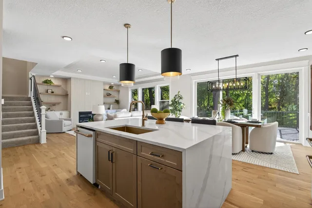 $1,595,000 | 14329 Prince Place, Minnetonka, MN 55345