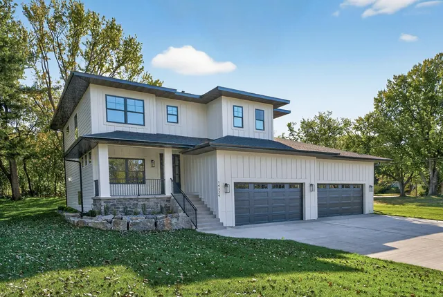 $1,595,000 | 14329 Prince Place, Minnetonka, MN 55345