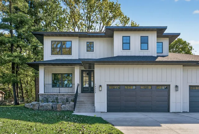 $1,595,000 | 14329 Prince Place, Minnetonka, MN 55345