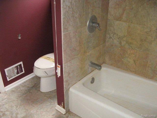 2491 Fisk Road Howell, MI 48843 - Photo 10 of 12 bath2