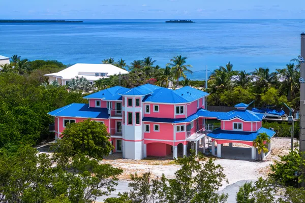 $3,300,000 | 23950 Overseas Highway, Summerland Key, FL 33042