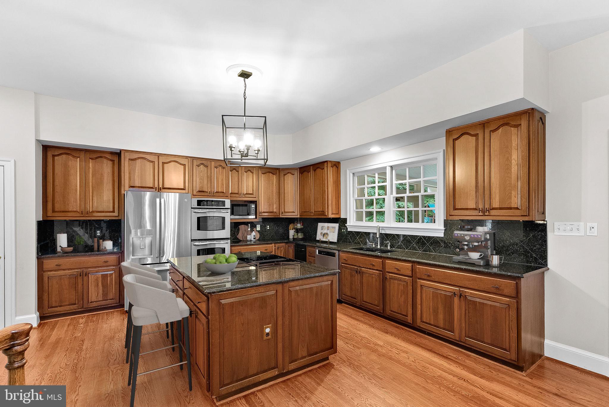 190 Falcon Ridge Road Great Falls, VA 22066 - Photo 18 of 122 Kitchen - Virtually Staged
