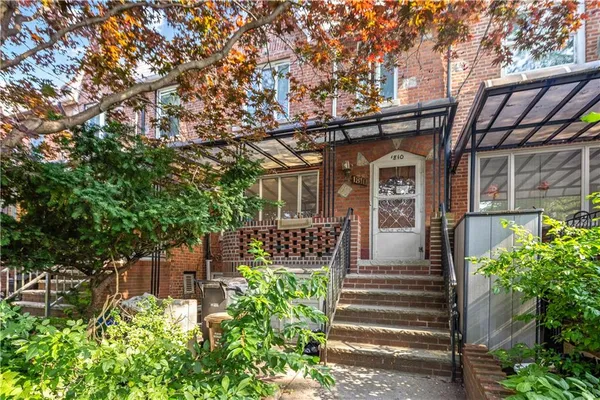 $1,095,000 | 1810 Avenue X | Sheepshead Bay