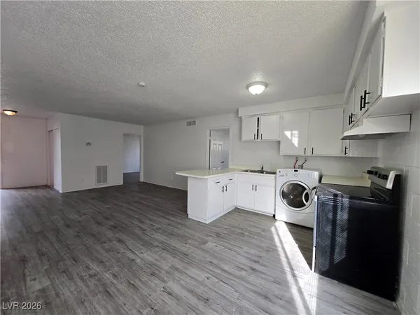$950 | 2937 Stewart Avenue, Unit 1, Las Vegas, NV 89101