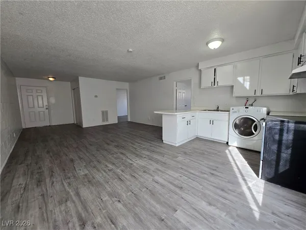 $950 | 2937 Stewart Avenue, Unit 1, Las Vegas, NV 89101
