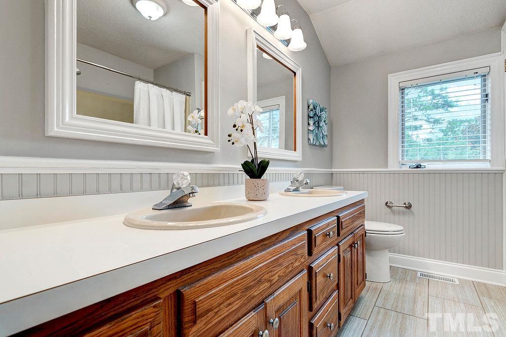 4729 Shilling Court Raleigh, NC 27606 - Photo 20 of 30 2nd floor- full bath