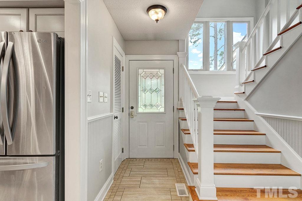 4729 Shilling Court Raleigh, NC 27606 - Photo 4 of 30 Gallery Image 4