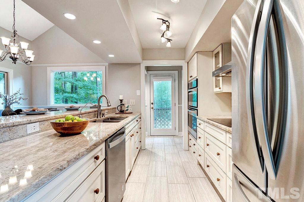 4729 Shilling Court Raleigh, NC 27606 - Photo 5 of 30 Gallery Image 5