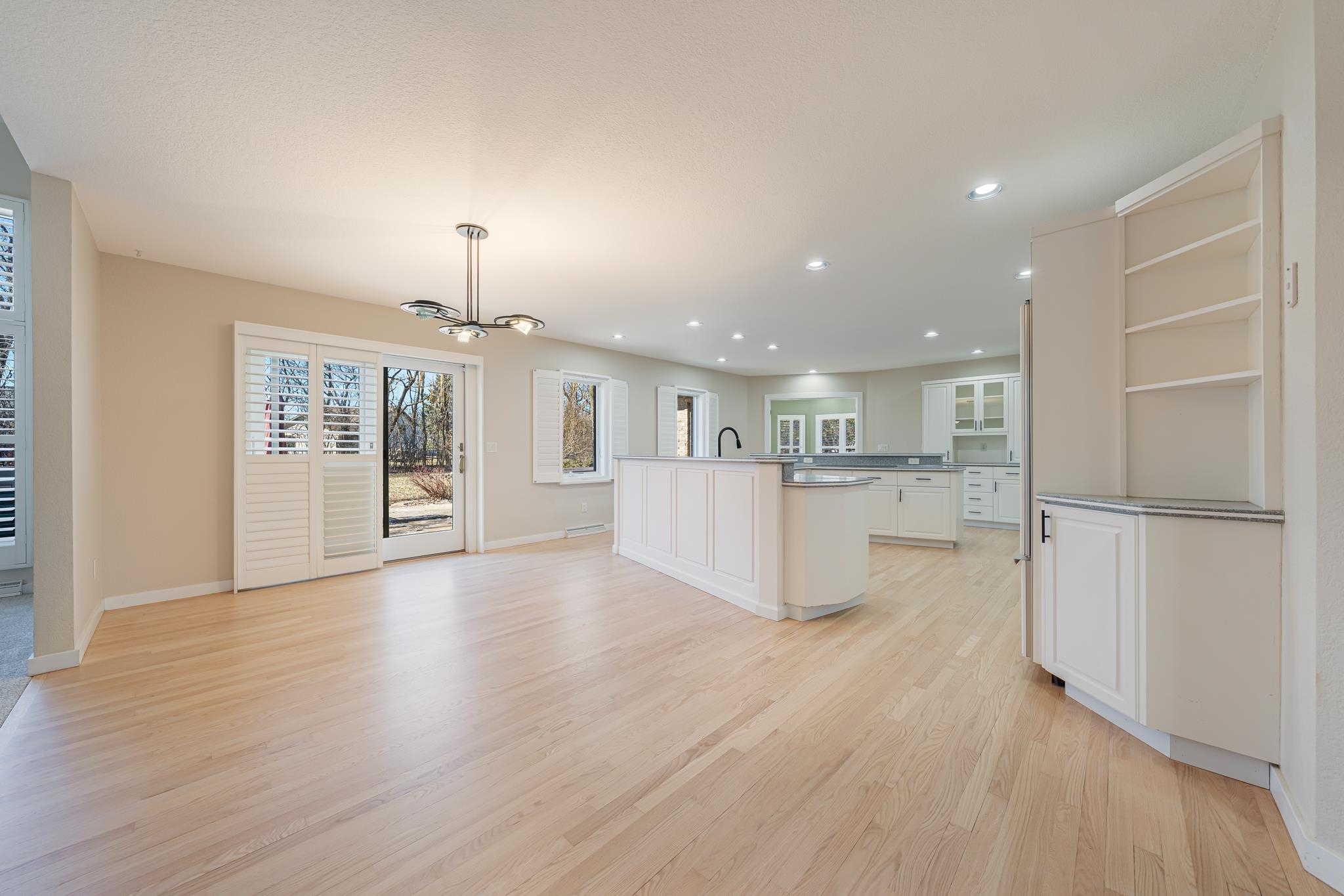 1051 South Oakwood Road Oshkosh, WI 54904 - Photo 12 of 59