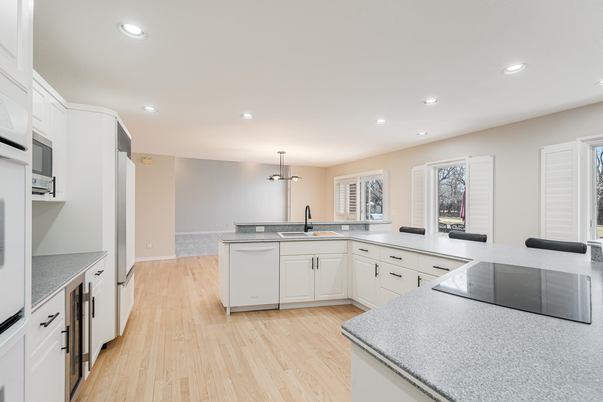 1051 South Oakwood Road Oshkosh, WI 54904 - Photo 14 of 59