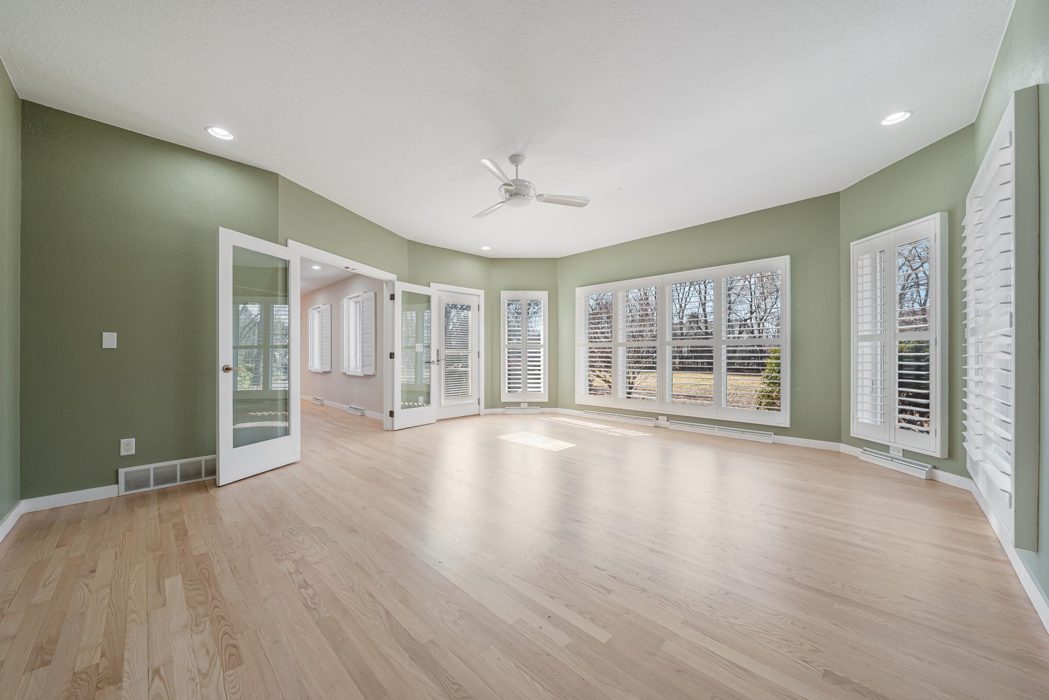 1051 South Oakwood Road Oshkosh, WI 54904 - Photo 24 of 59