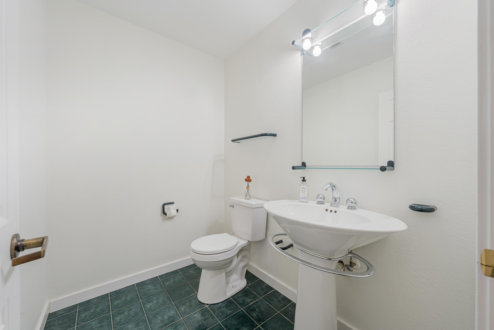 1051 South Oakwood Road Oshkosh, WI 54904 - Photo 26 of 59