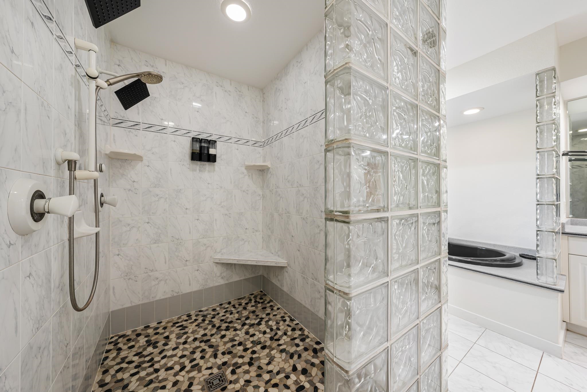 1051 South Oakwood Road Oshkosh, WI 54904 - Photo 40 of 59