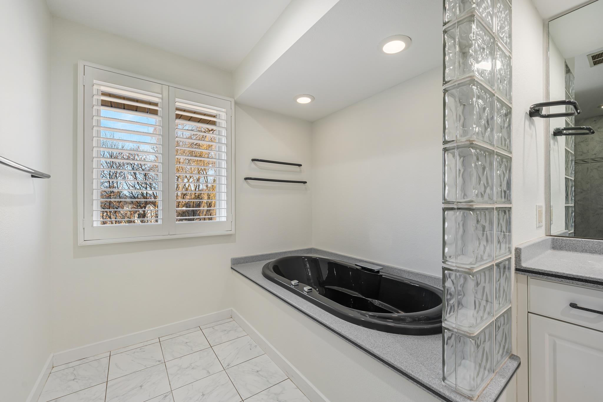 1051 South Oakwood Road Oshkosh, WI 54904 - Photo 41 of 59