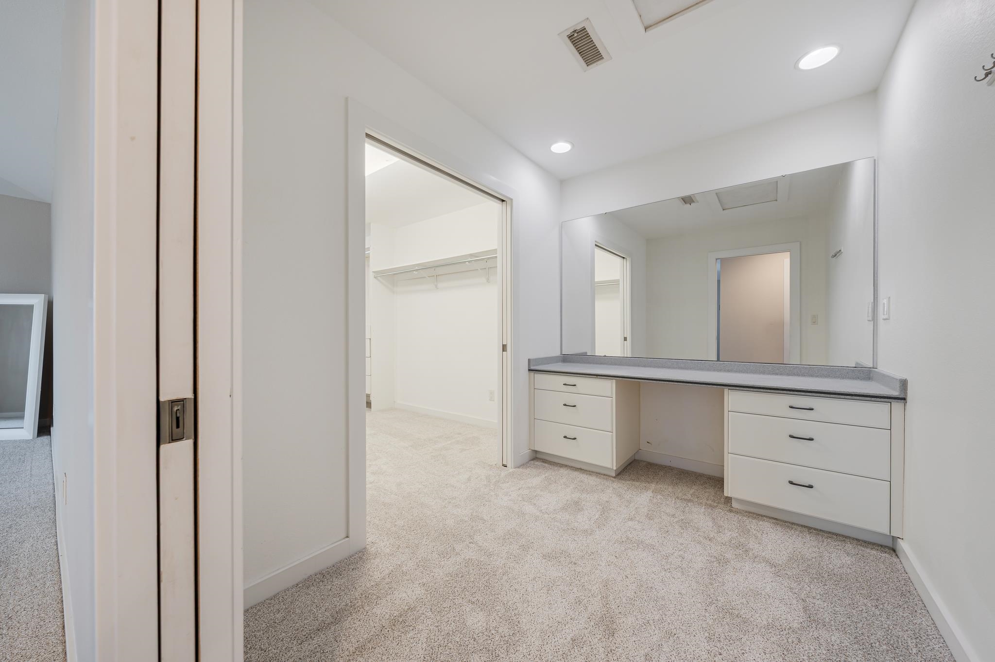 1051 South Oakwood Road Oshkosh, WI 54904 - Photo 42 of 59