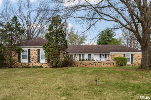 $259,000 | 105 Woodlake Lane, Eldorado, IL 62930