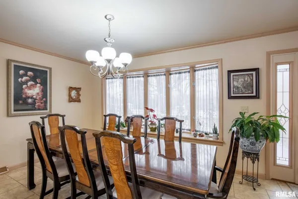 $254,900 | 105 Woodlake Lane, Eldorado, IL 62930