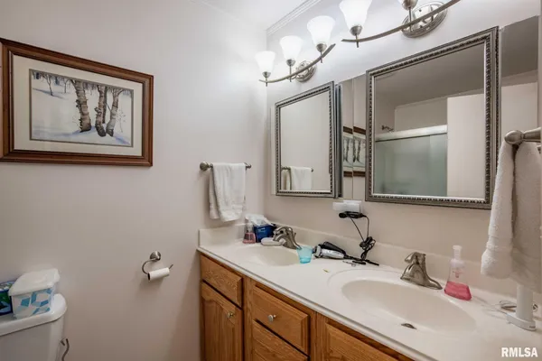 $254,900 | 105 Woodlake Lane, Eldorado, IL 62930
