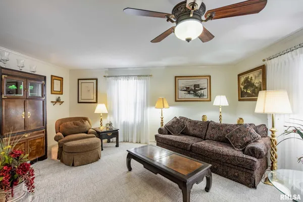 $254,900 | 105 Woodlake Lane, Eldorado, IL 62930